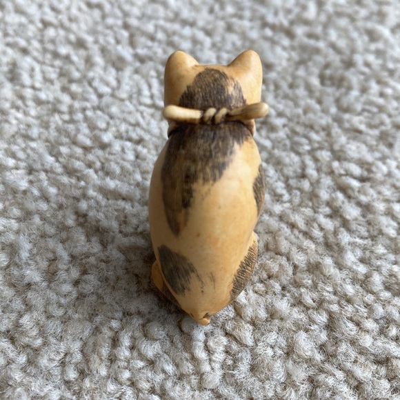 Vintage Miniature Carved Cat with Yarn. Perfect Condition. - Picture 2 of 5